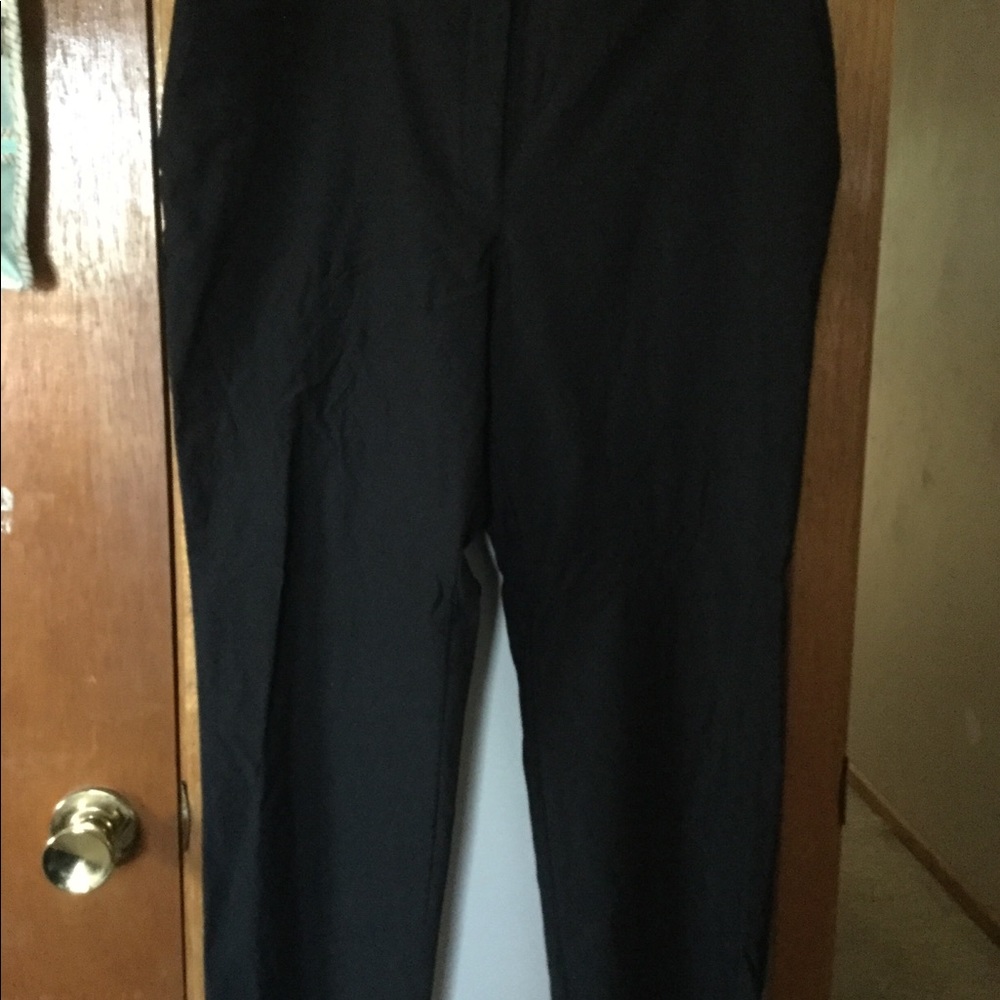 Black capris